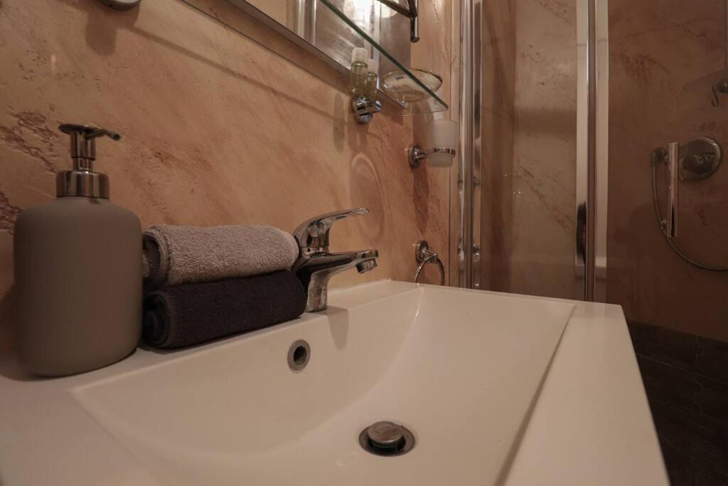 Termini Treasure - Elegant Retreat Apartment Roma Ngoại thất bức ảnh